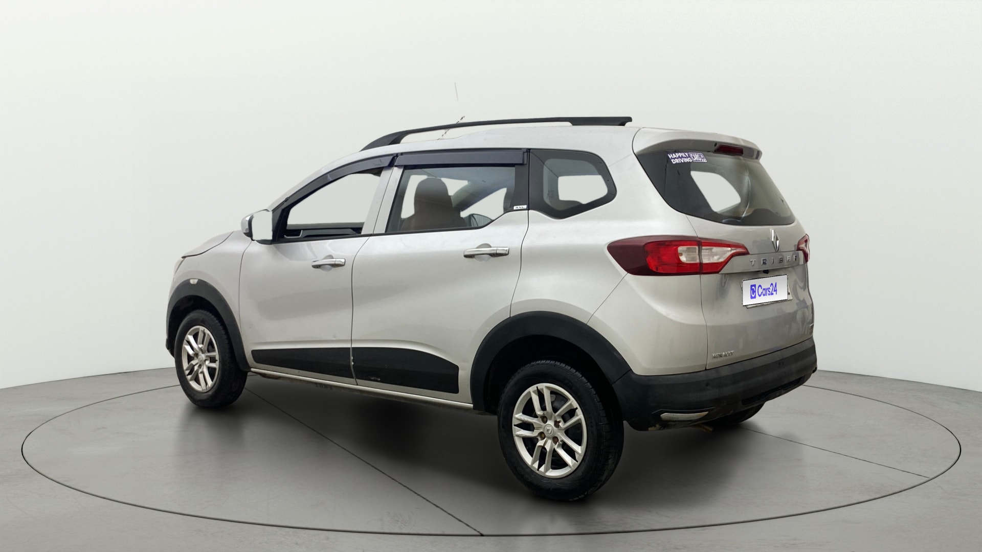 View 2020 Renault Triber RXE Image 2 Used 2020 Renault Triber RXE Image 2