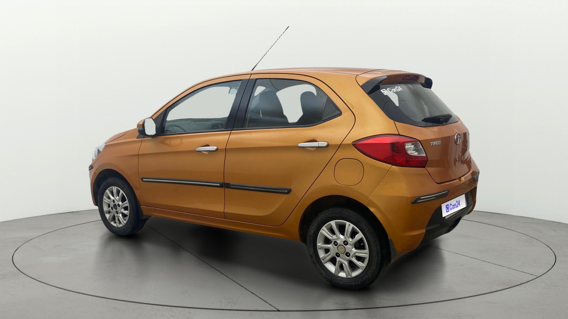 View 2017 Tata Tiago Revotorq XB Image 2 Used 2017 Tata Tiago Revotorq XB Image 2
