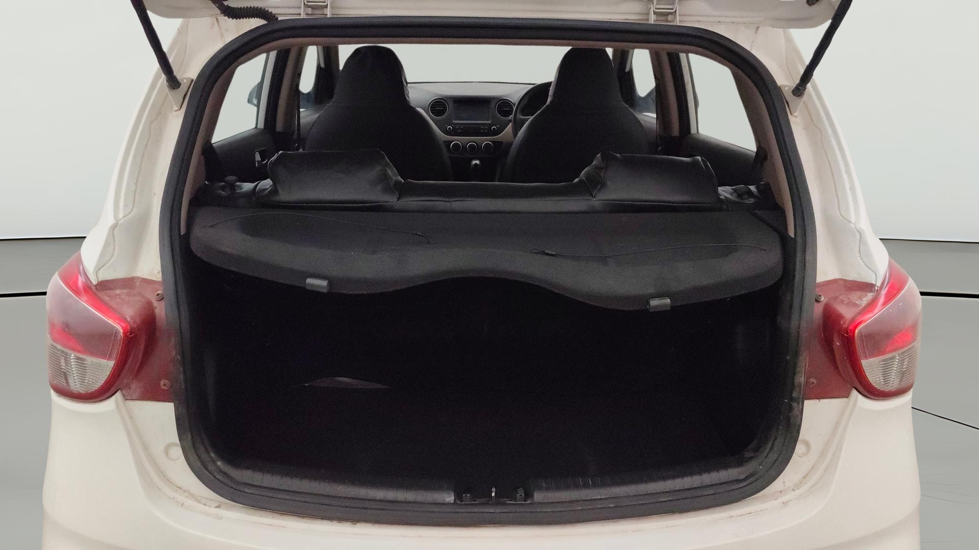 View 2019 Hyundai Grand i10 1.2 Sportz AT Petrol Image 37 Used 2019 Hyundai Grand i10 1.2 Sportz AT Petrol Image 37