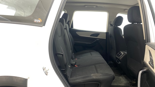 View Mahindra XUV700 Image 31 Used Mahindra XUV700 Image 31