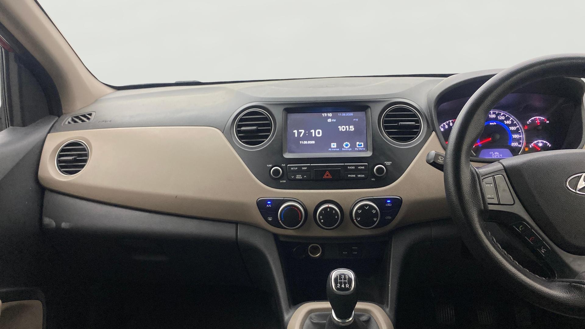 View 2018 Hyundai Grand i10 Sportz 1.2 Kappa Image 17 Used 2018 Hyundai Grand i10 Sportz 1.2 Kappa Image 17