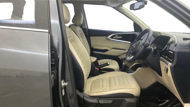 View Kia Carens Image 19 Used Kia Carens Image 19