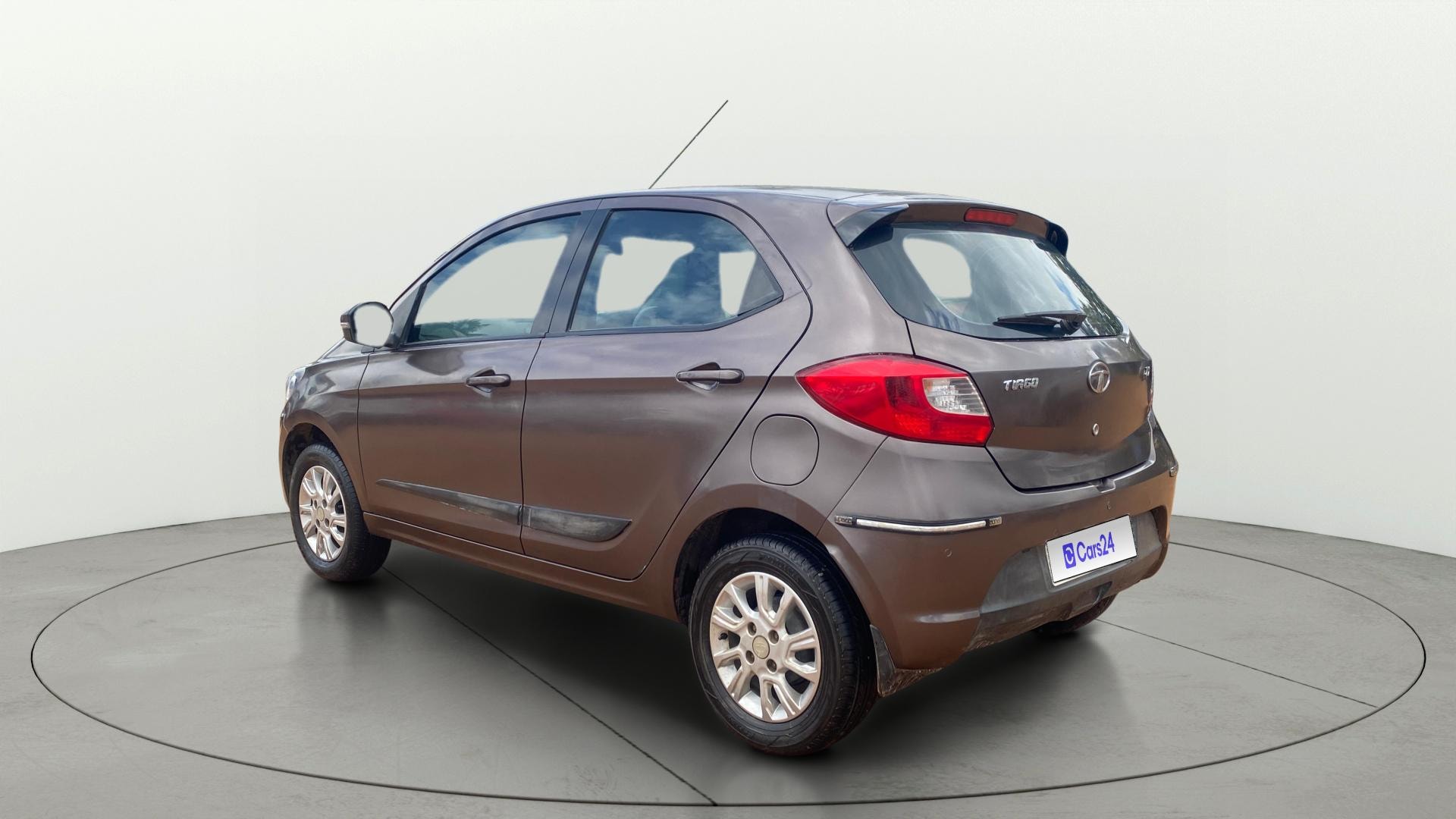 View 2018 Tata Tiago Revotorq XB Image 2 Used 2018 Tata Tiago Revotorq XB Image 2