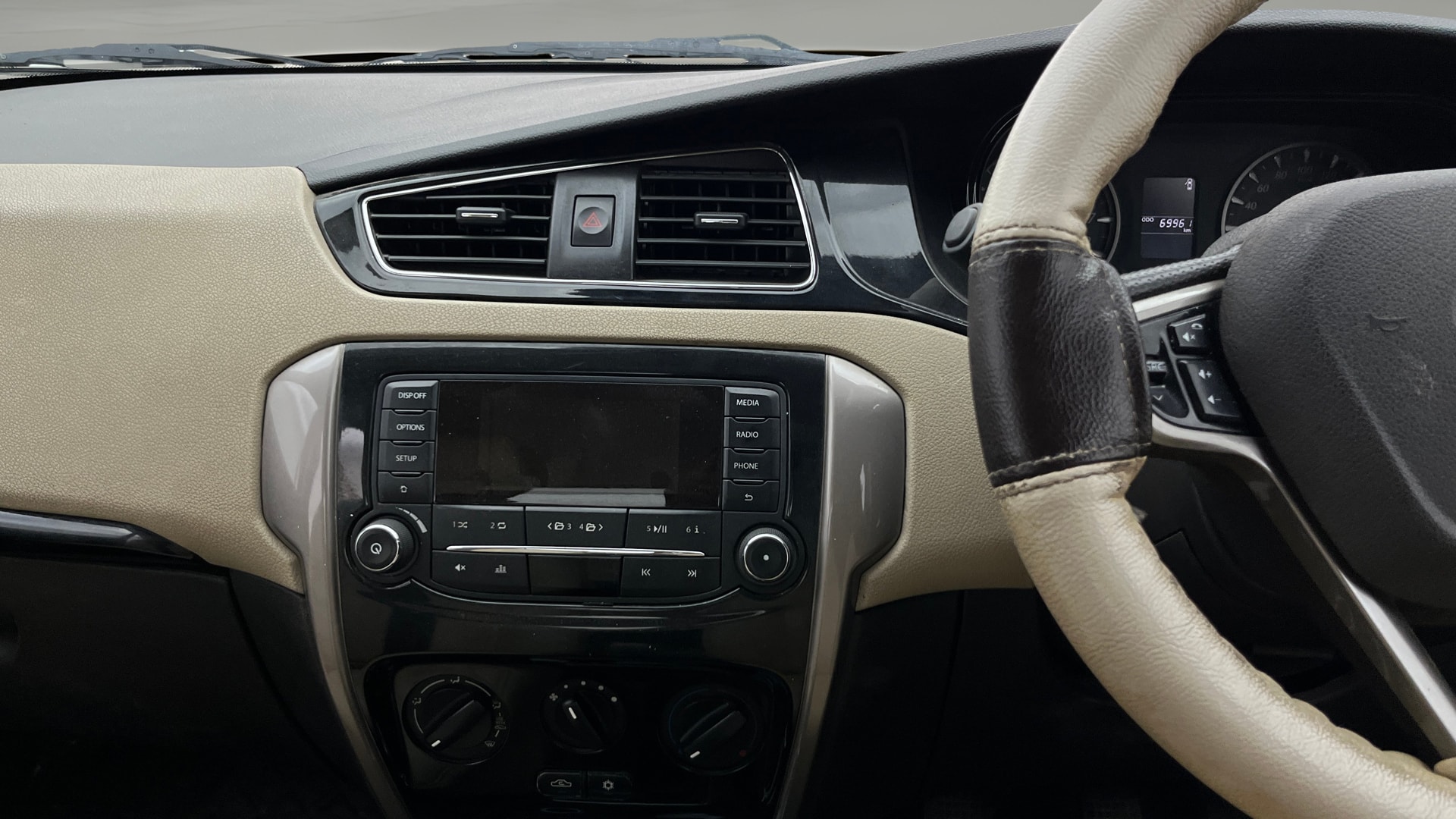 View 2015 Tata Zest XMS Petrol Image 17 Used 2015 Tata Zest XMS Petrol Image 17
