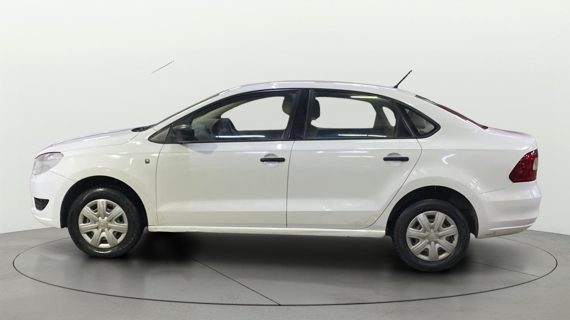 View 2014 Skoda Rapid 1.6 MPI Active Petrol BS IV Image 28 Used 2014 Skoda Rapid 1.6 MPI Active Petrol BS IV Image 28