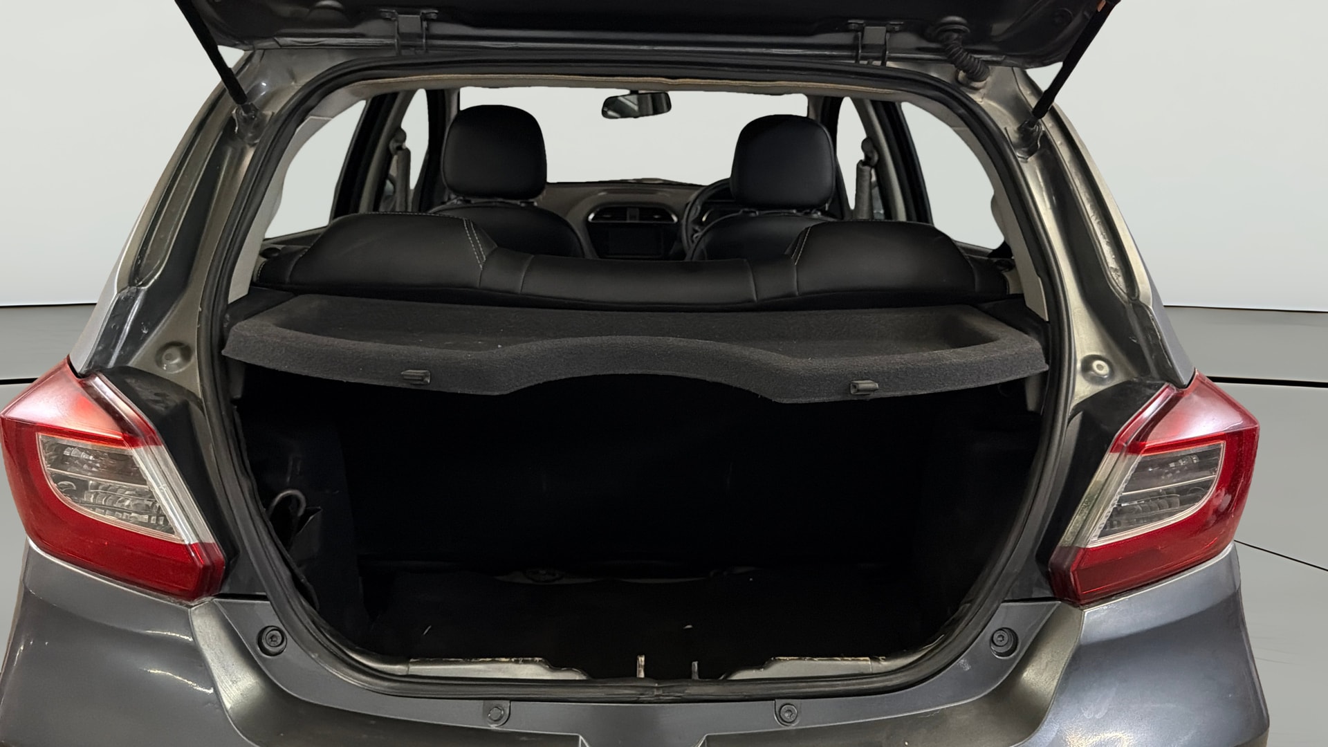 View 2020 Tata Tiago Revotorq XB Image 36 Used 2020 Tata Tiago Revotorq XB Image 36