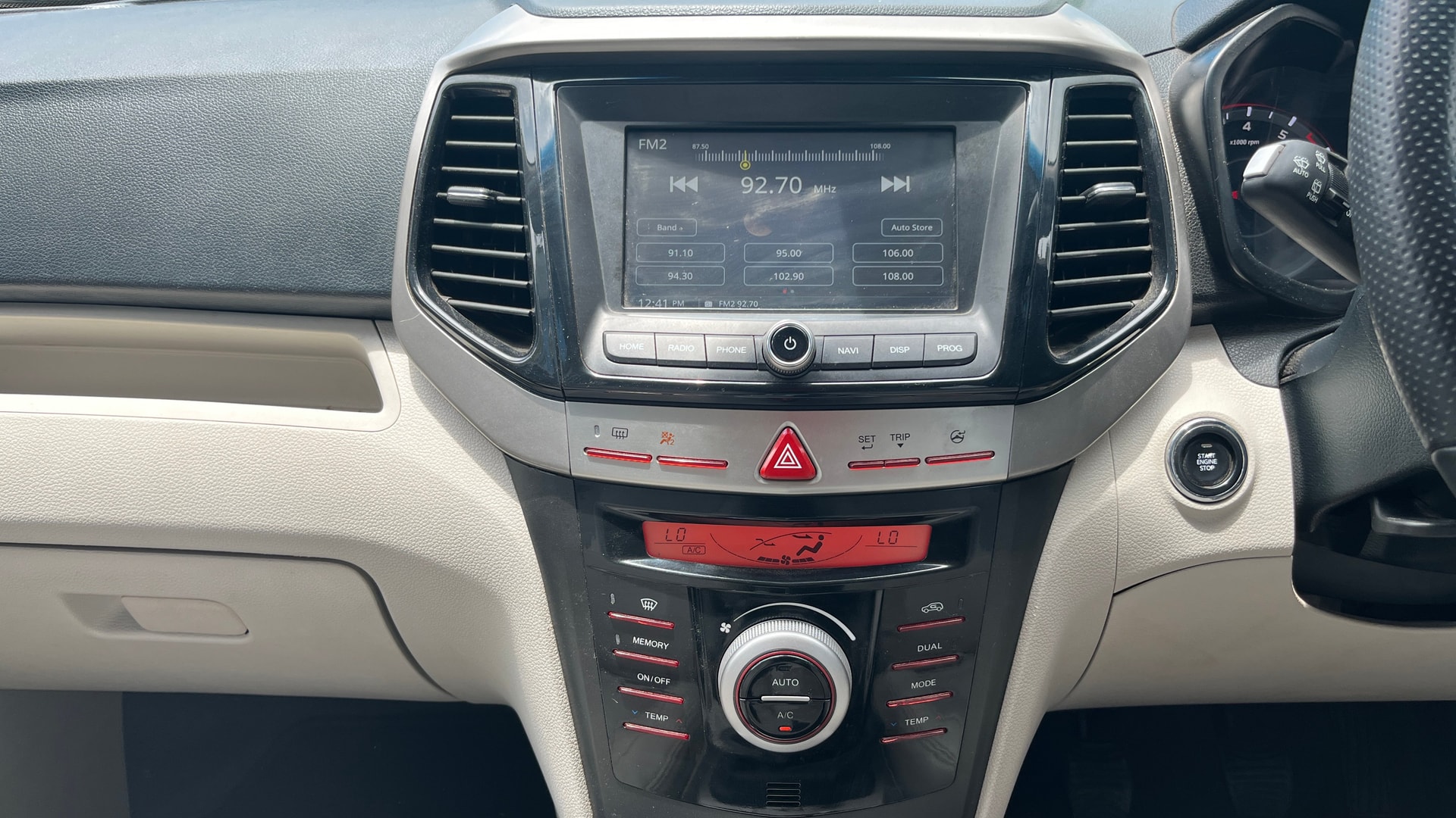 Used 2022 Mahindra XUV300 Used 2022 Mahindra XUV300