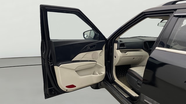 View Mahindra XUV300 Image 31 Used Mahindra XUV300 Image 31