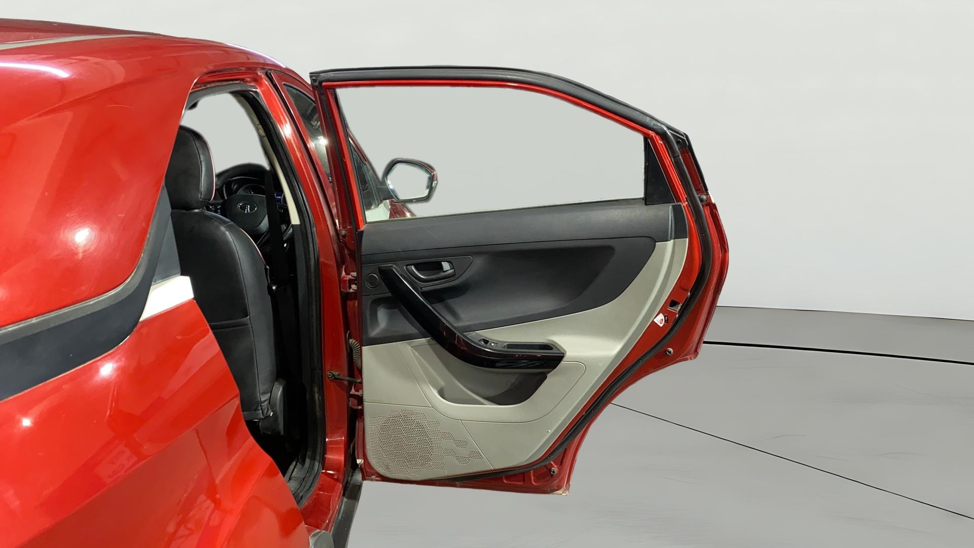 View 2018 Tata Nexon Revotron XM Image 7 Used 2018 Tata Nexon Revotron XM Image 7