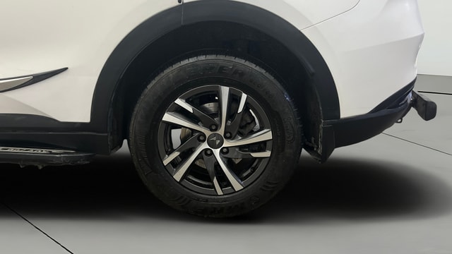 View Mahindra XUV700 Image 7 Used Mahindra XUV700 Image 7