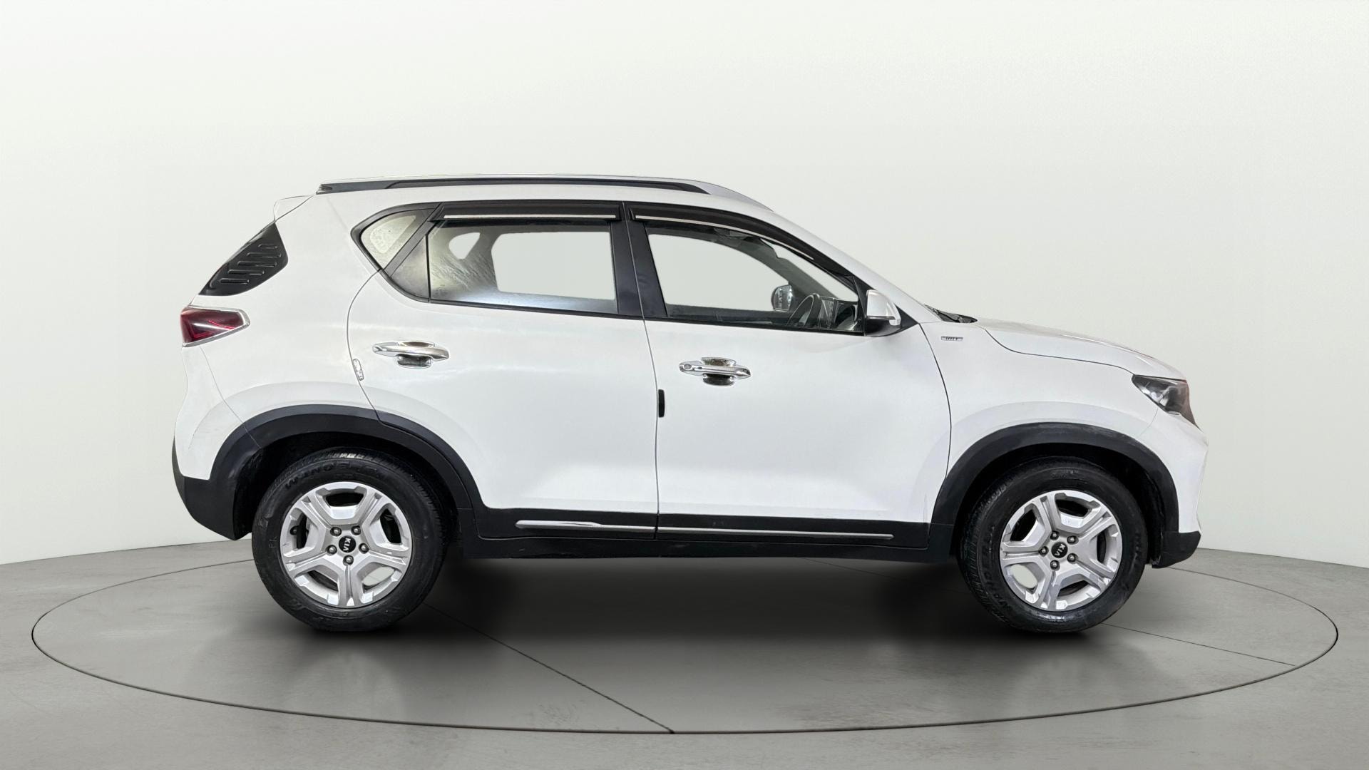 View 2021 Kia Sonet HTX iMT Petrol Image 9 Used 2021 Kia Sonet HTX iMT Petrol Image 9