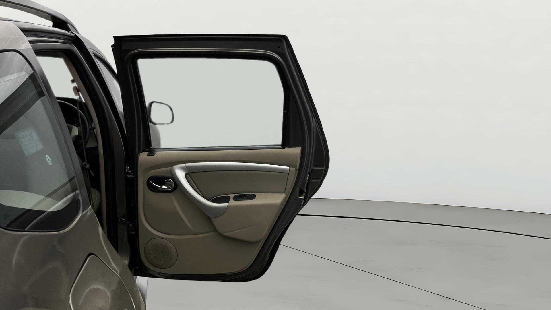 View 2015 Nissan Terrano XL P Image 5 Used 2015 Nissan Terrano XL P Image 5