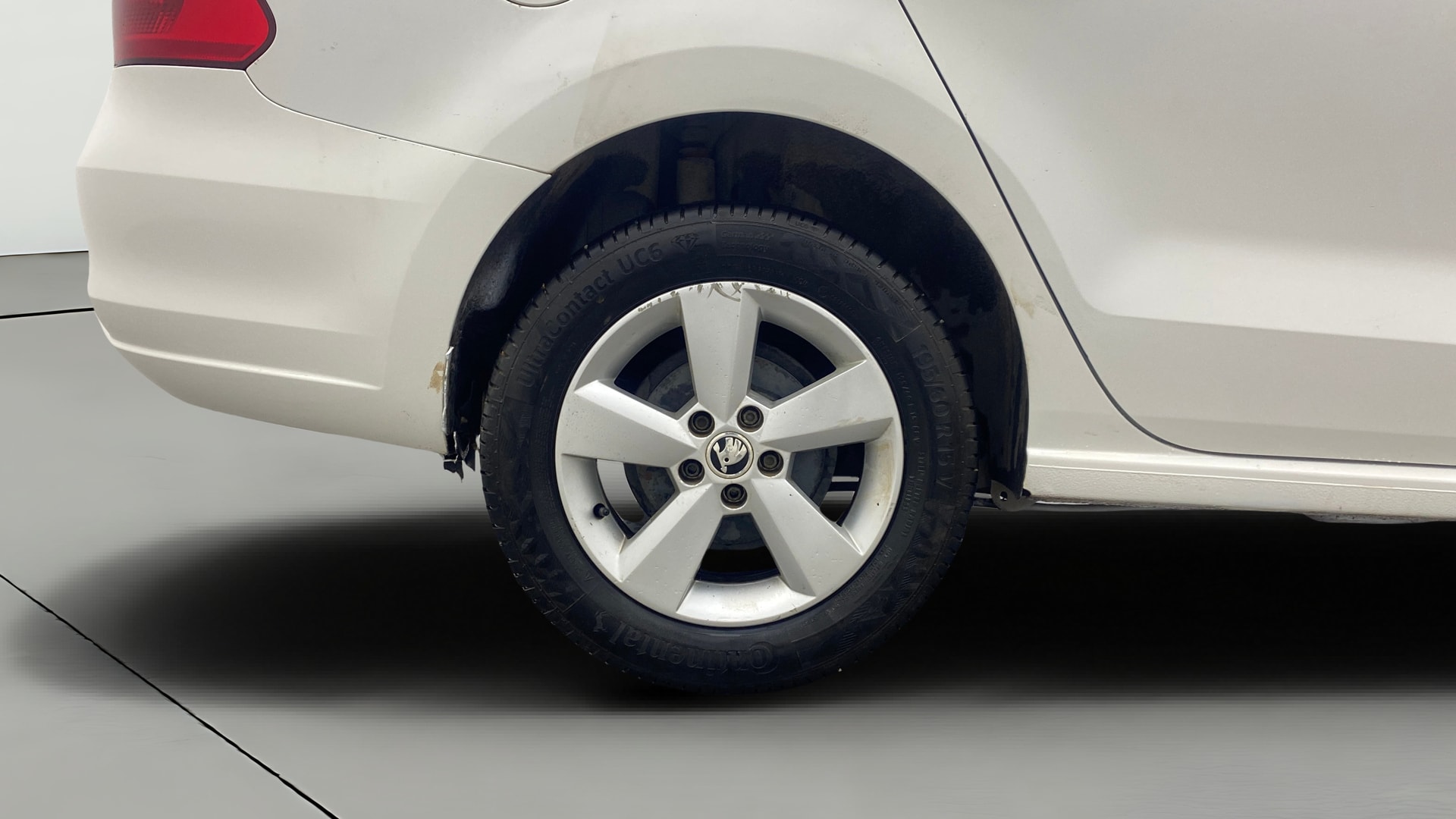 View 2015 Skoda Rapid 1.5 TDI CR Elegance AT Image 24 Used 2015 Skoda Rapid 1.5 TDI CR Elegance AT Image 24