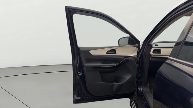 View Mahindra XUV700 Image 32 Used Mahindra XUV700 Image 32