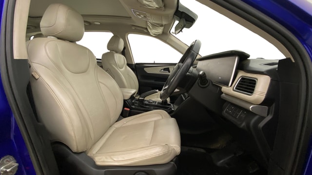 View Mahindra XUV700 Image 19 Used Mahindra XUV700 Image 19
