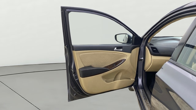 View Hyundai Fluidic Verna Image 36 Used Hyundai Fluidic Verna Image 36