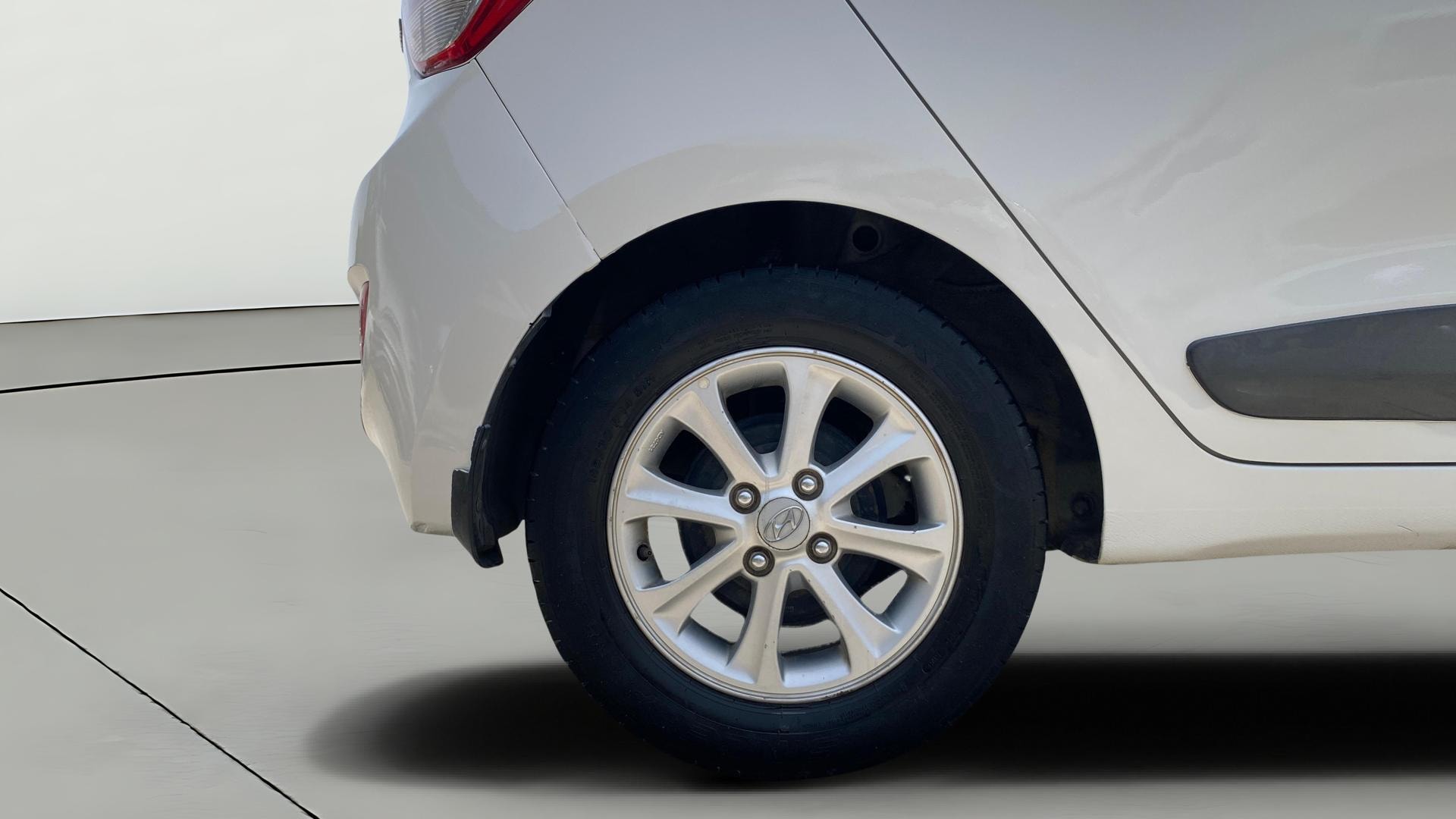 View 2016 Hyundai Grand i10 Asta AT 1.2 Kappa VTVT Image 23 Used 2016 Hyundai Grand i10 Asta AT 1.2 Kappa VTVT Image 23