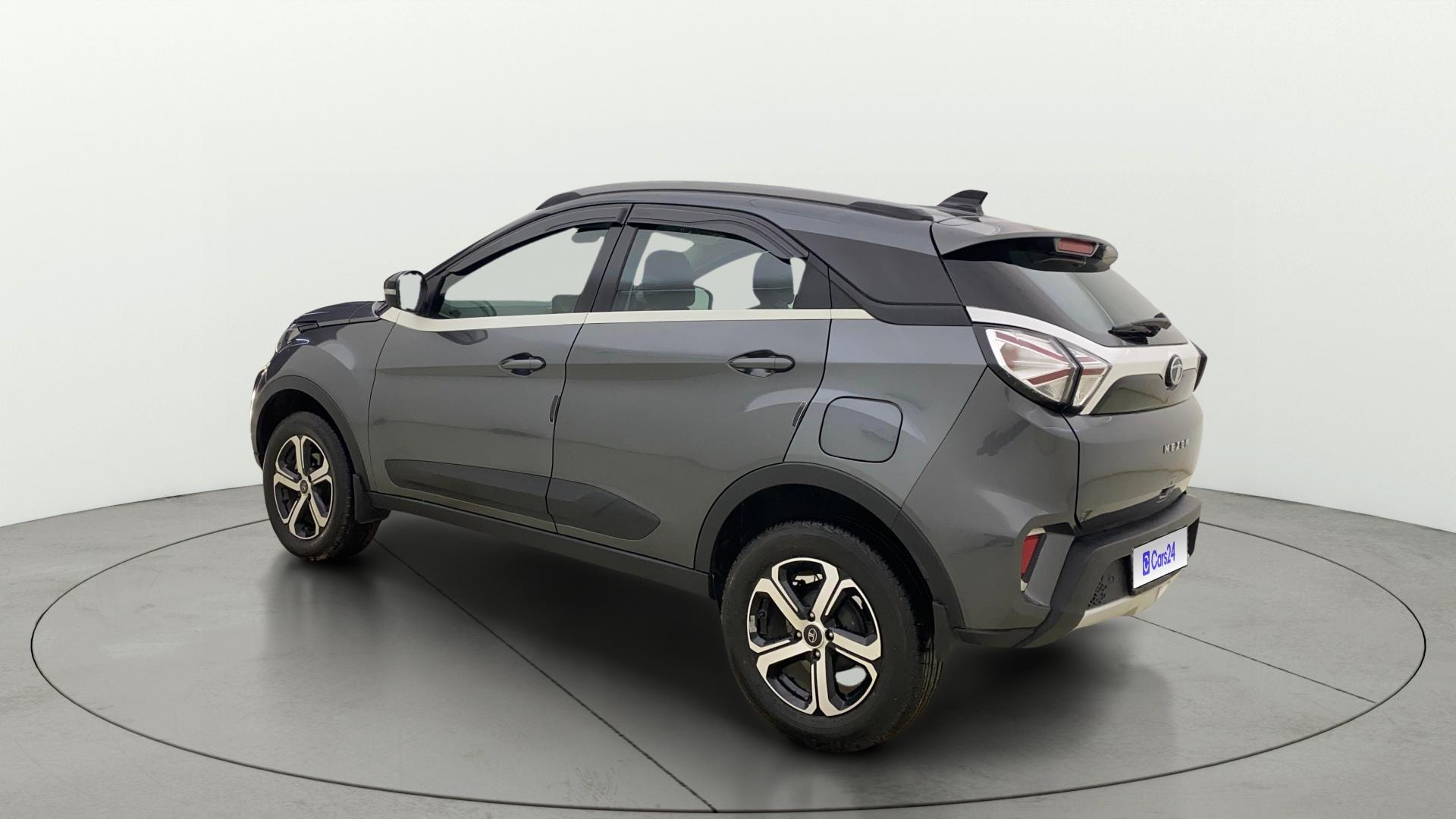 View 2023 Tata Nexon Revotron XE Image 2 Used 2023 Tata Nexon Revotron XE Image 2