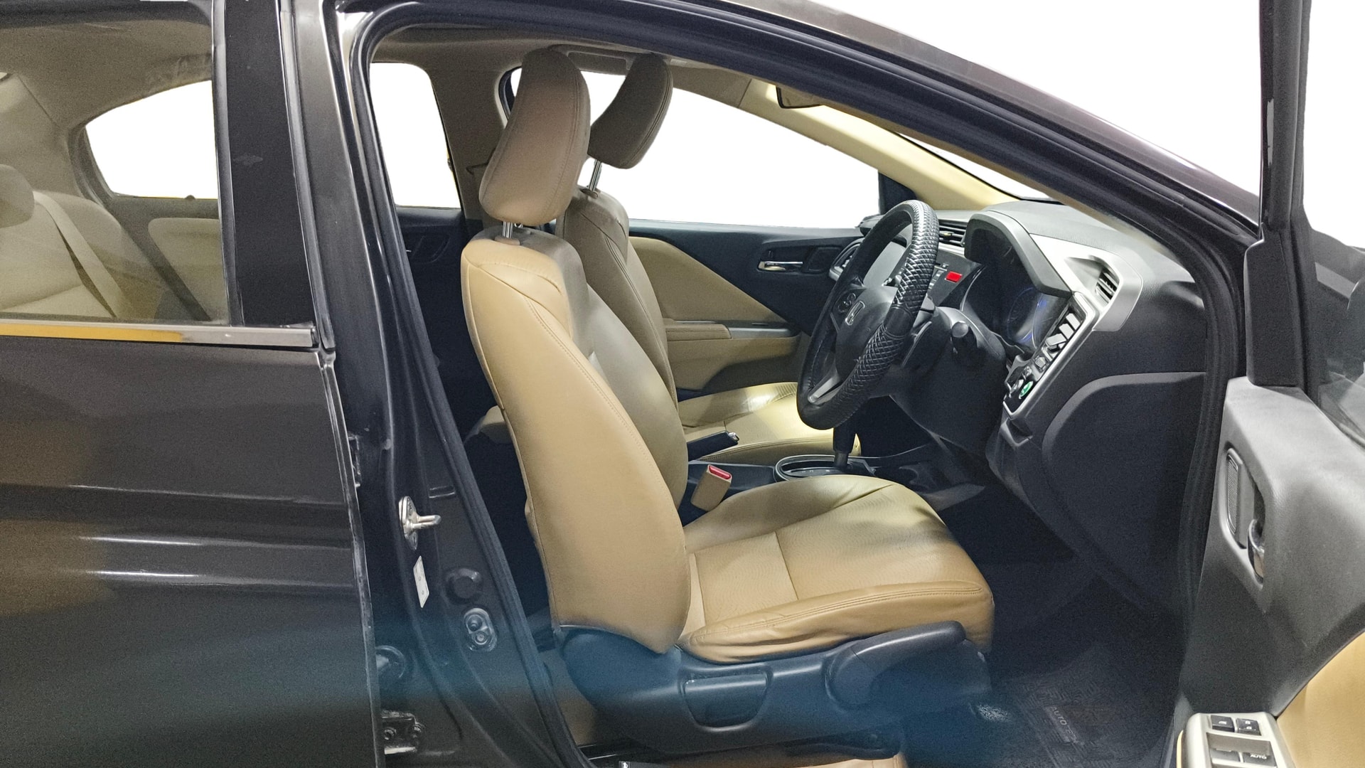 View 2015 Honda City ZX MT Diesel Anniversary Edition Image 28 Used 2015 Honda City ZX MT Diesel Anniversary Edition Image 28