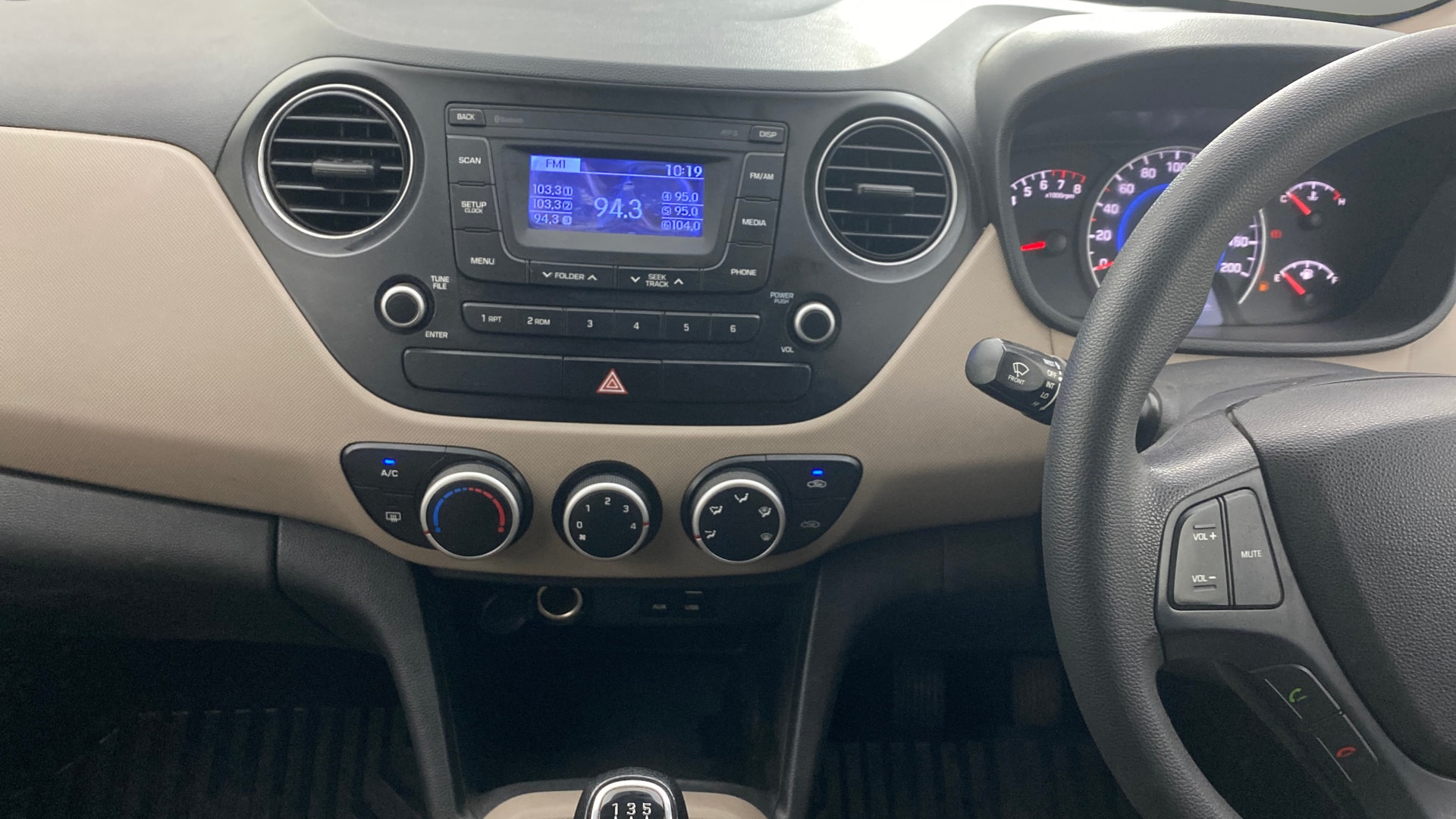 View 2016 Hyundai Grand i10 Sportz 1.2 Kappa Image 17 Used 2016 Hyundai Grand i10 Sportz 1.2 Kappa Image 17