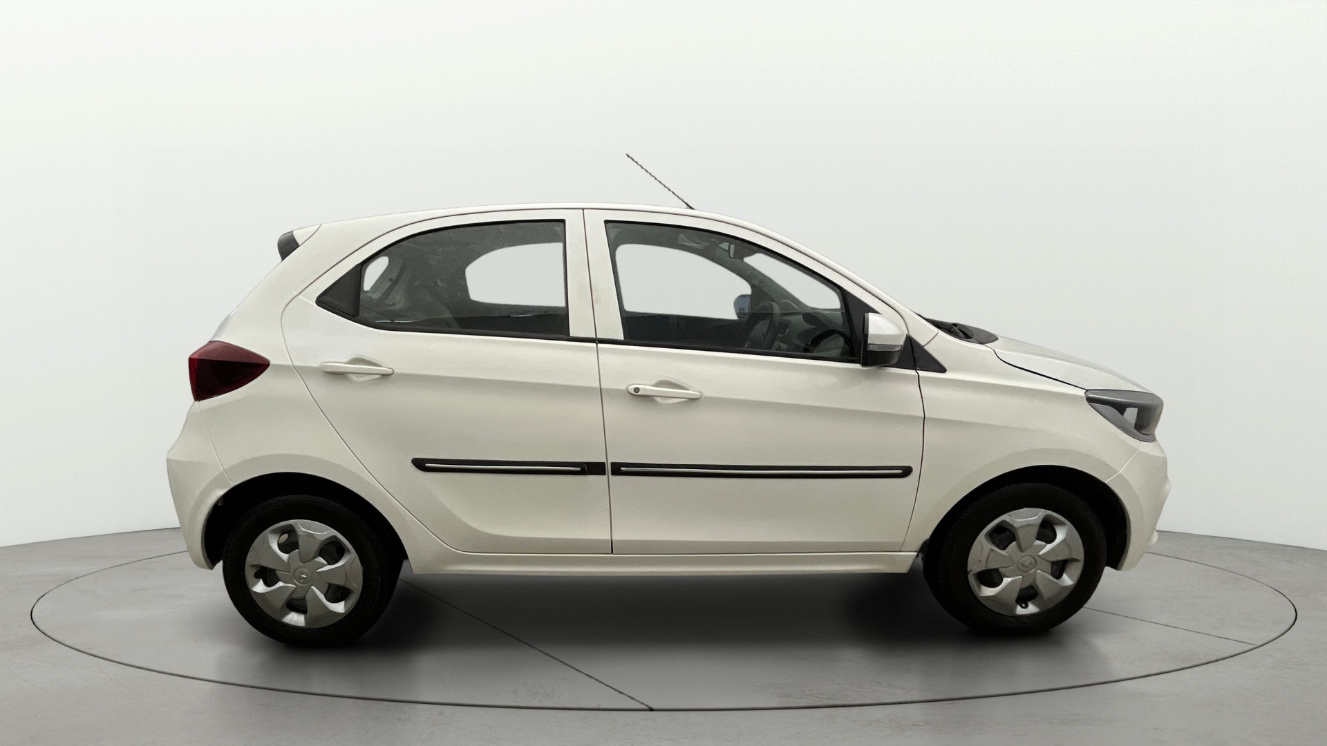 View 2021 Tata Tiago Revotorq XB Image 8 Used 2021 Tata Tiago Revotorq XB Image 8