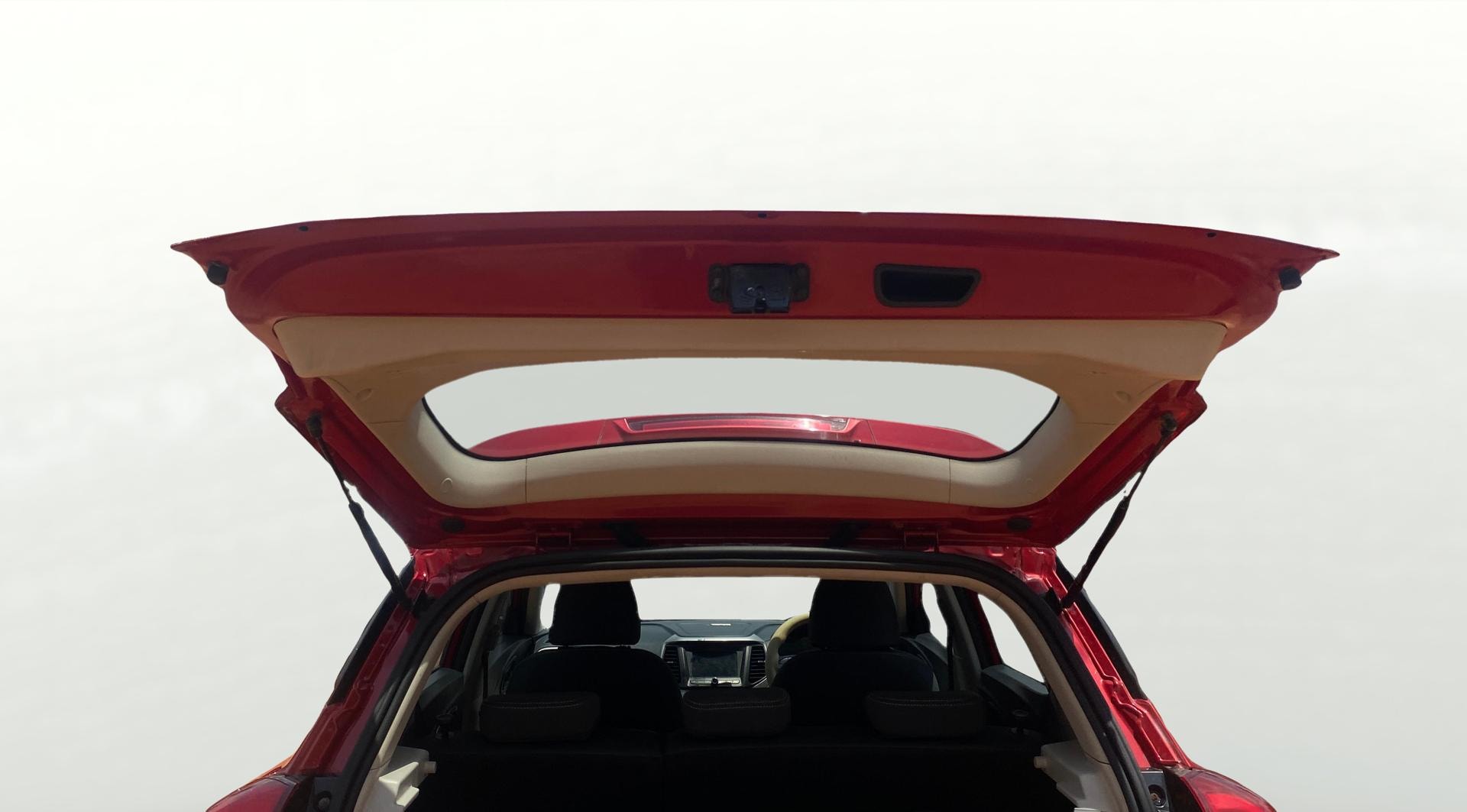 View 2019 Mahindra XUV300 W4 Petrol BS IV Image 16 Used 2019 Mahindra XUV300 W4 Petrol BS IV Image 16