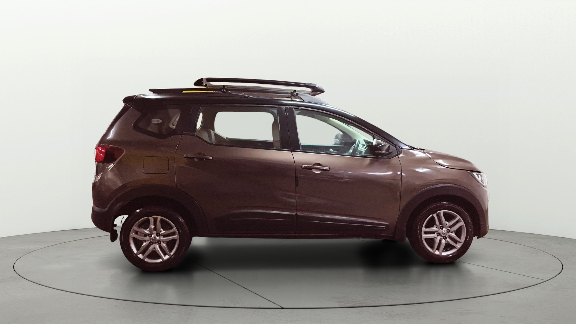 View 2022 Renault Triber RXZ Image 28 Used 2022 Renault Triber RXZ Image 28