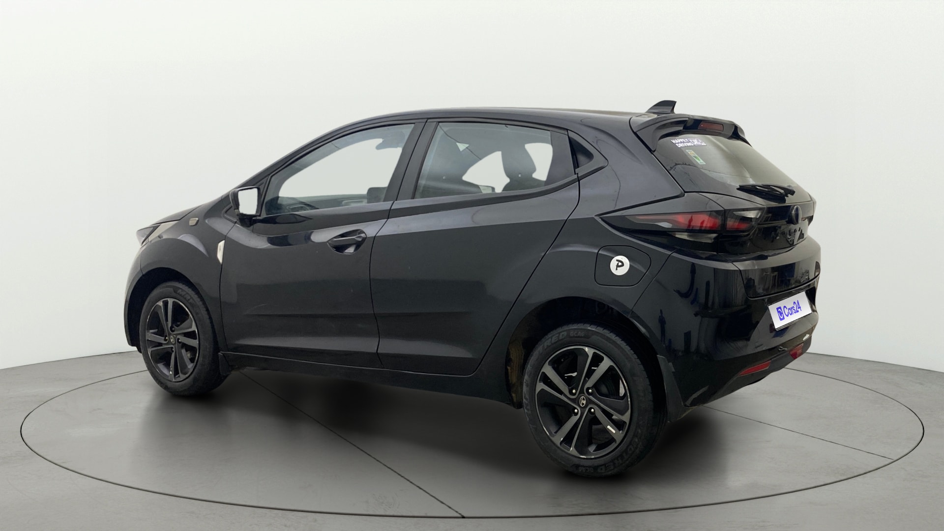 View 2024 Tata Altroz XZ Petrol Image 2 Used 2024 Tata Altroz XZ Petrol Image 2