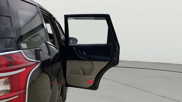 View Mahindra XUV500 Image 5 Used Mahindra XUV500 Image 5