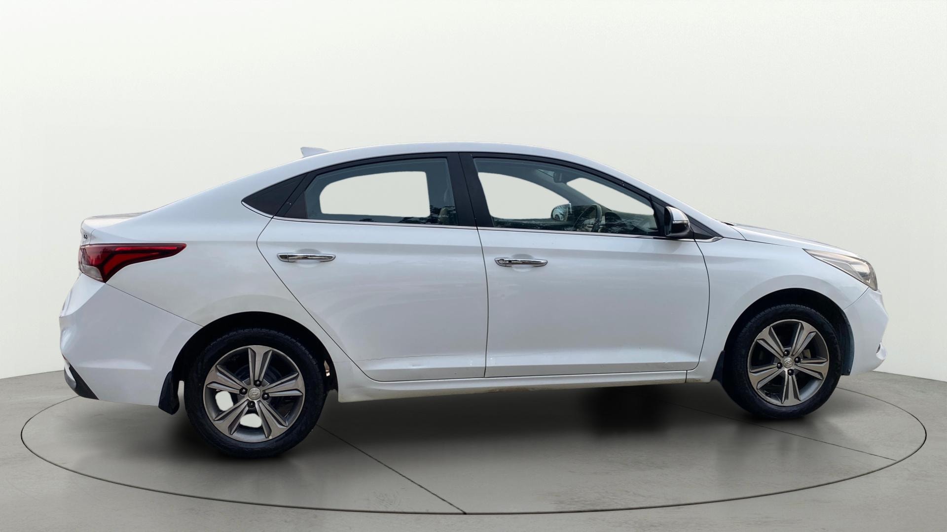 View 2019 Hyundai Verna 1.6 VTVT SX (O) AT Image 9 Used 2019 Hyundai Verna 1.6 VTVT SX (O) AT Image 9