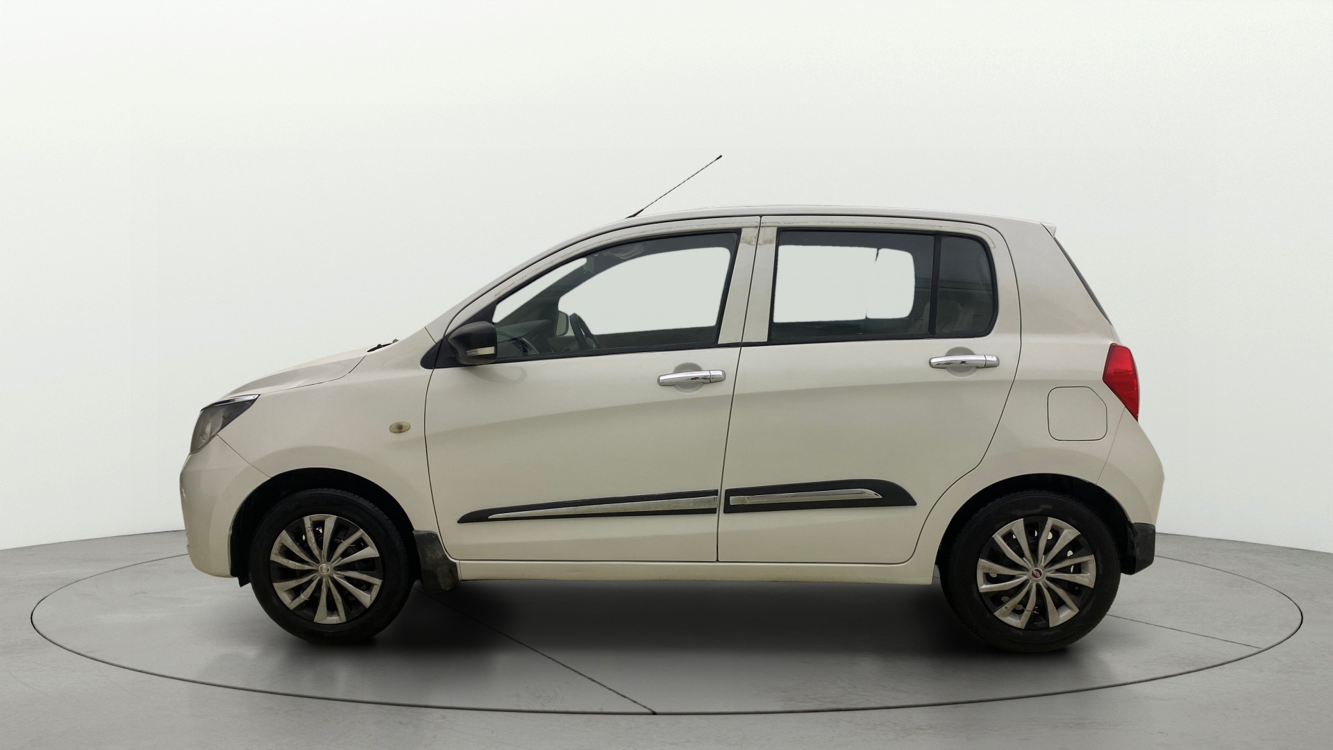 View 2017 Maruti Suzuki 1000 Base Variant Image 5 Used 2017 Maruti Suzuki 1000 Base Variant Image 5