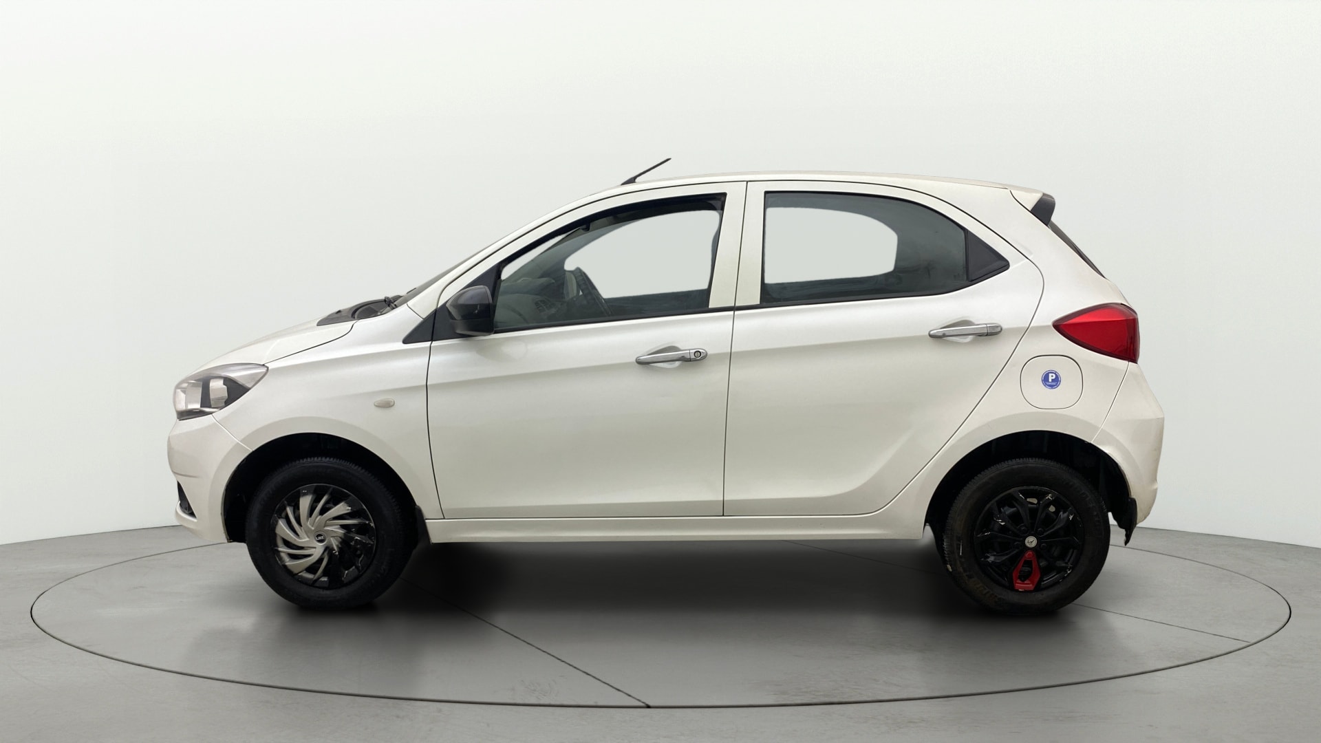 View 2019 Tata Tigor XE Diesel Image 5 Used 2019 Tata Tigor XE Diesel Image 5