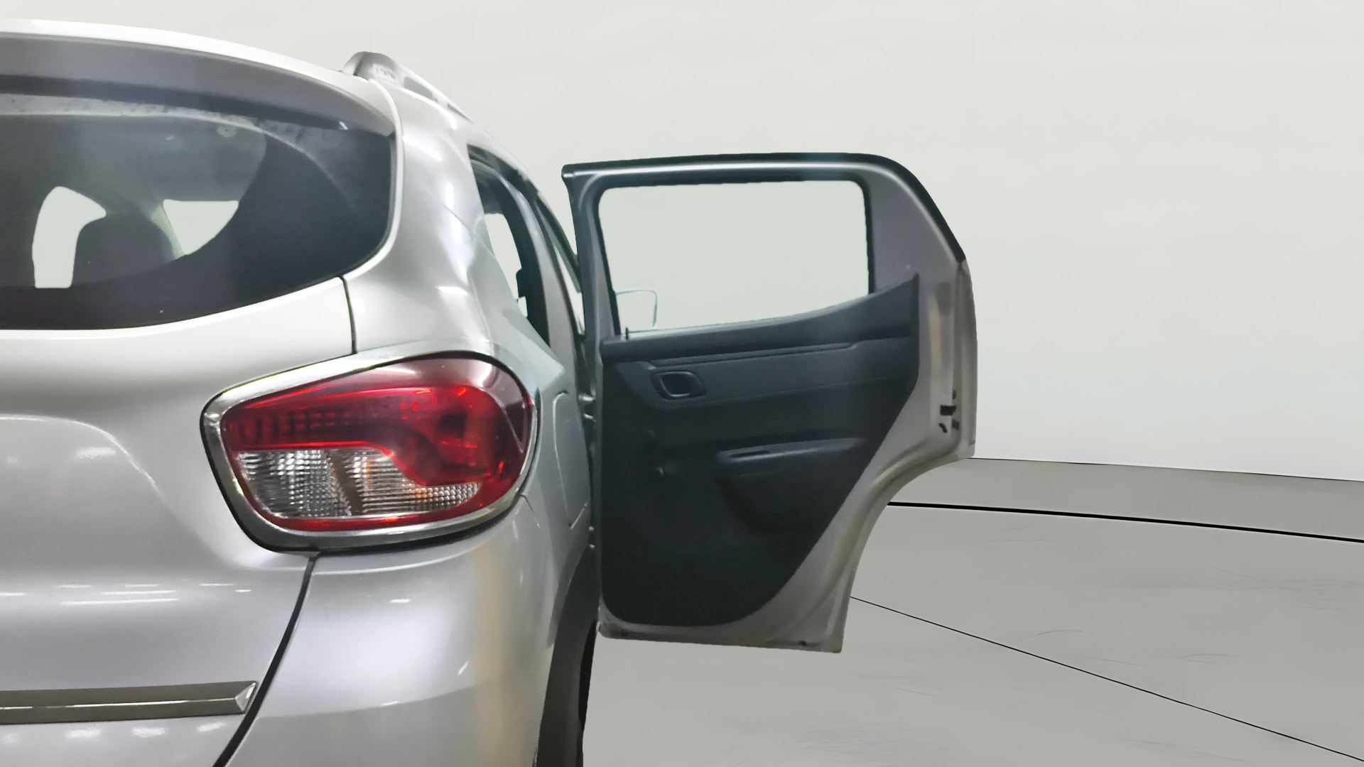 View 2016 Renault Kwid RXT 1.0 Image 7 Used 2016 Renault Kwid RXT 1.0 Image 7