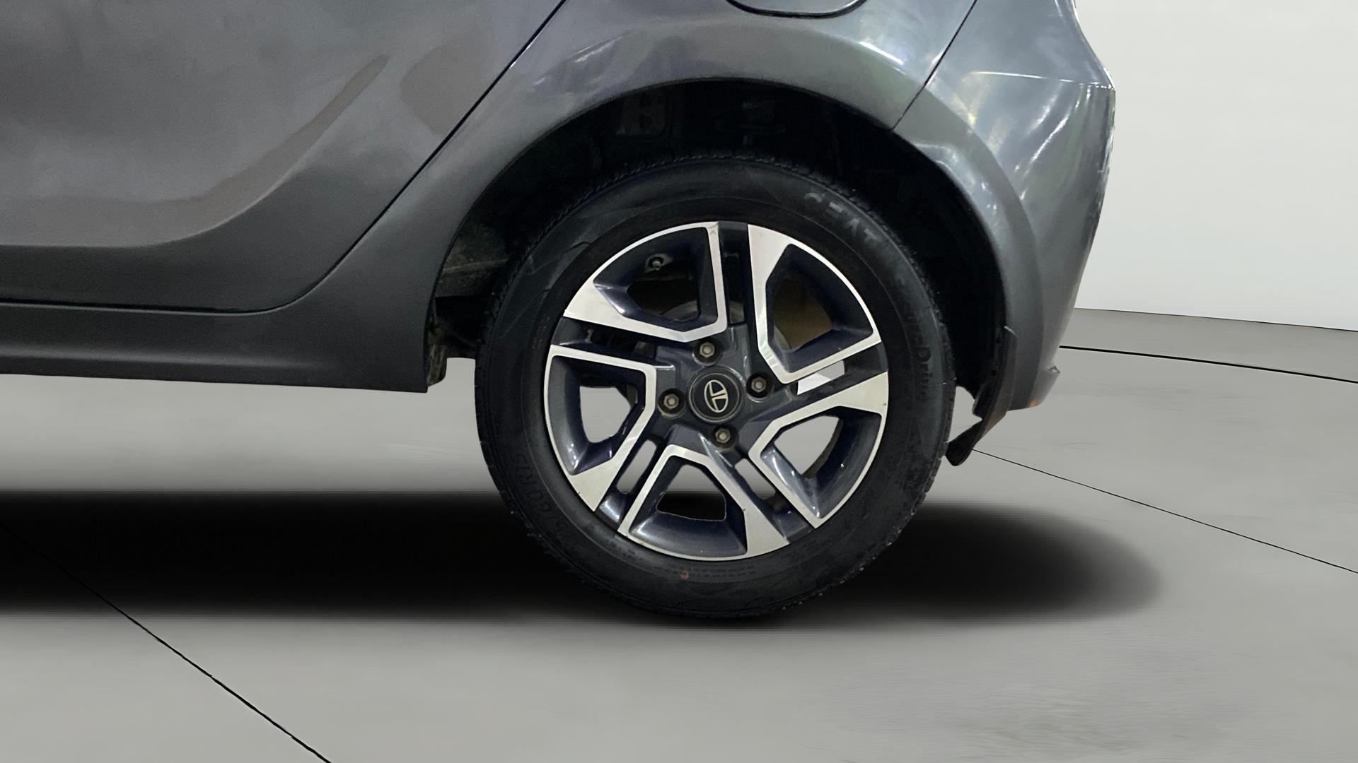 View 2022 Tata Tiago Revotorq XB Image 7 Used 2022 Tata Tiago Revotorq XB Image 7