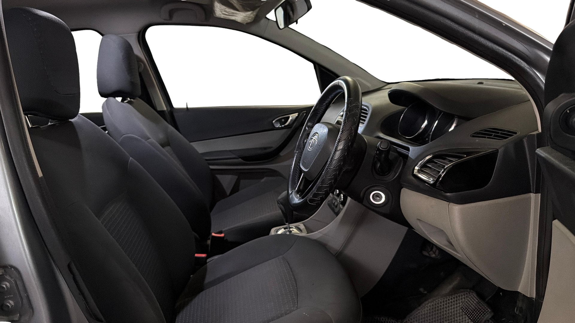 View 2018 Tata Tiago Revotorq XB Image 16 Used 2018 Tata Tiago Revotorq XB Image 16