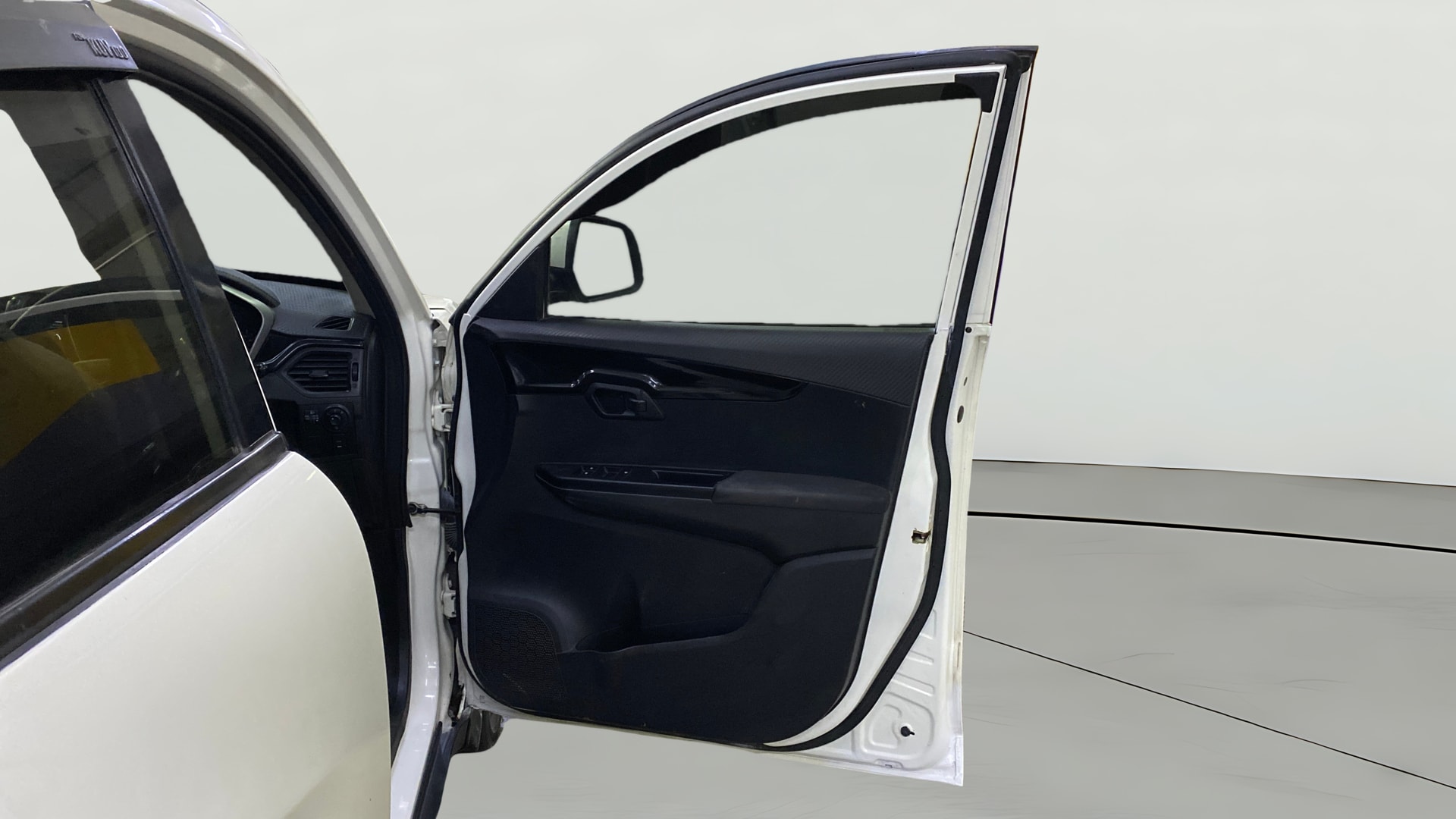 View 2018 Mahindra KUV100 K2 Petrol BS IV Image 44 Used 2018 Mahindra KUV100 K2 Petrol BS IV Image 44