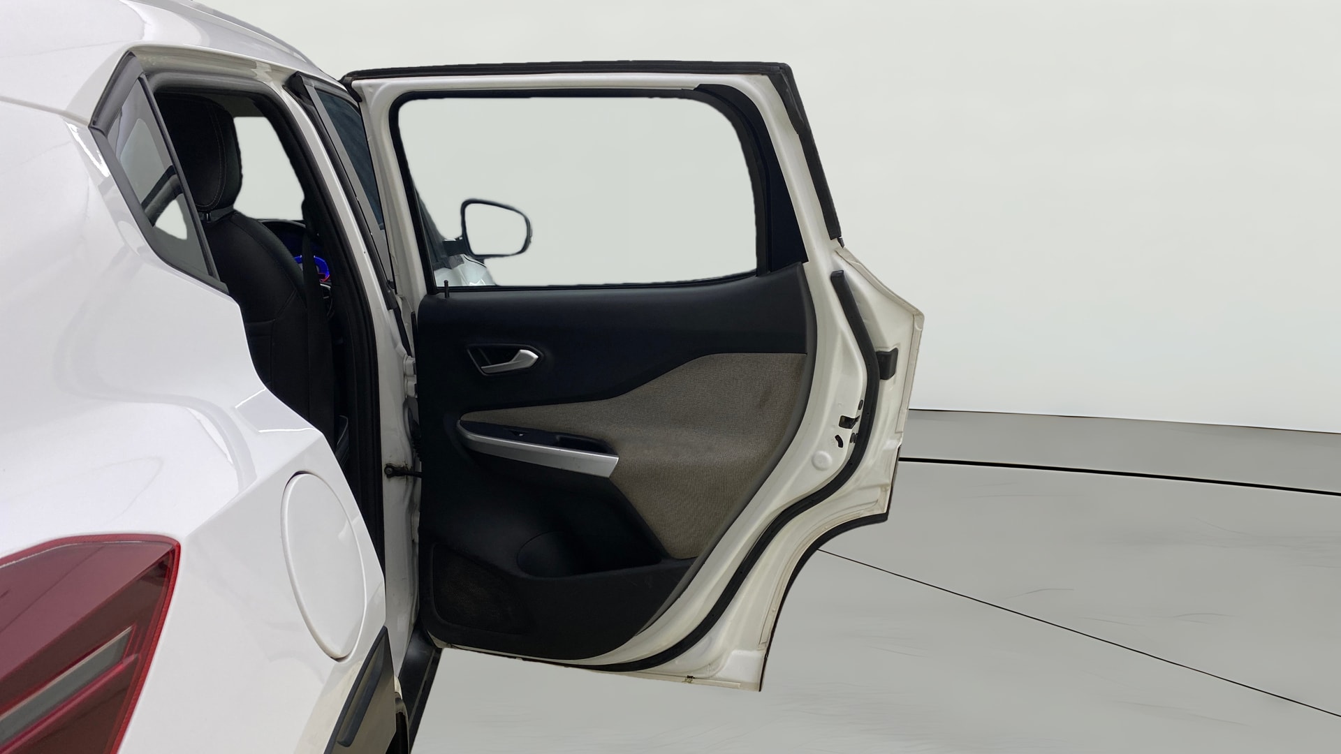View 2022 Nissan Magnite XV Image 6 Used 2022 Nissan Magnite XV Image 6