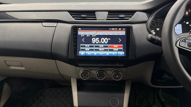 View Renault Triber Image 18 Used Renault Triber Image 18