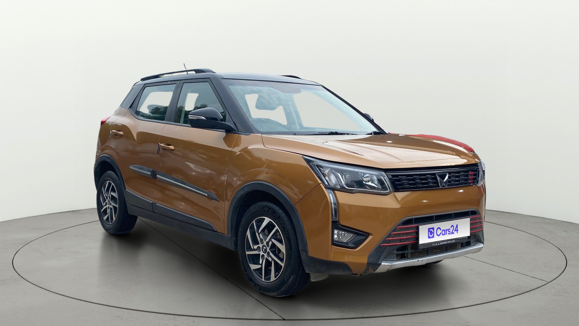 View 2022 Mahindra XUV300 W4 Petrol BS IV Image 23 Used 2022 Mahindra XUV300 W4 Petrol BS IV Image 23