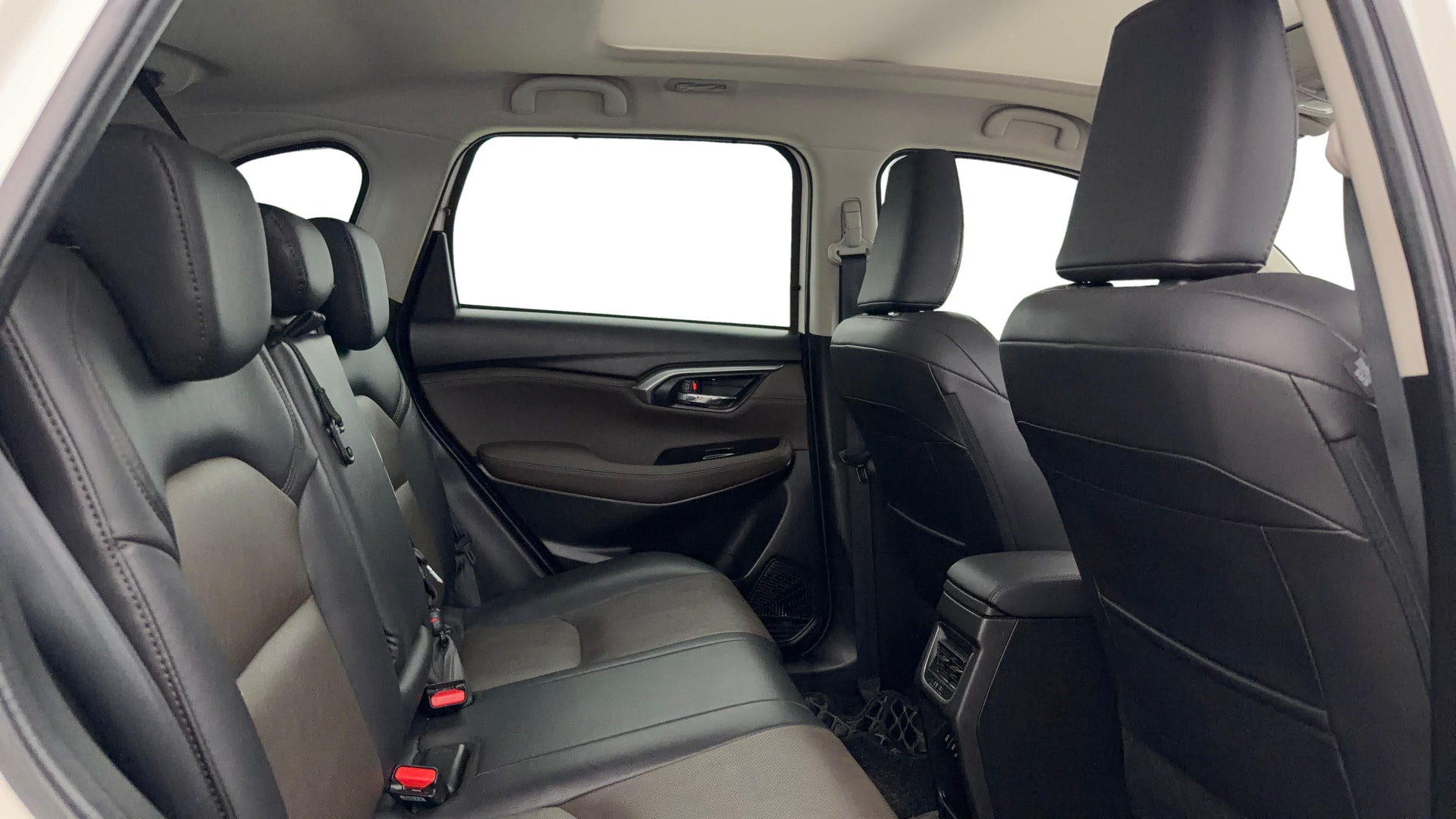 View 2024 Toyota Urban Cruiser Hyryder V e-Drive 2WD HYBRID Image 30 Used 2024 Toyota Urban Cruiser Hyryder V e-Drive 2WD HYBRID Image 30
