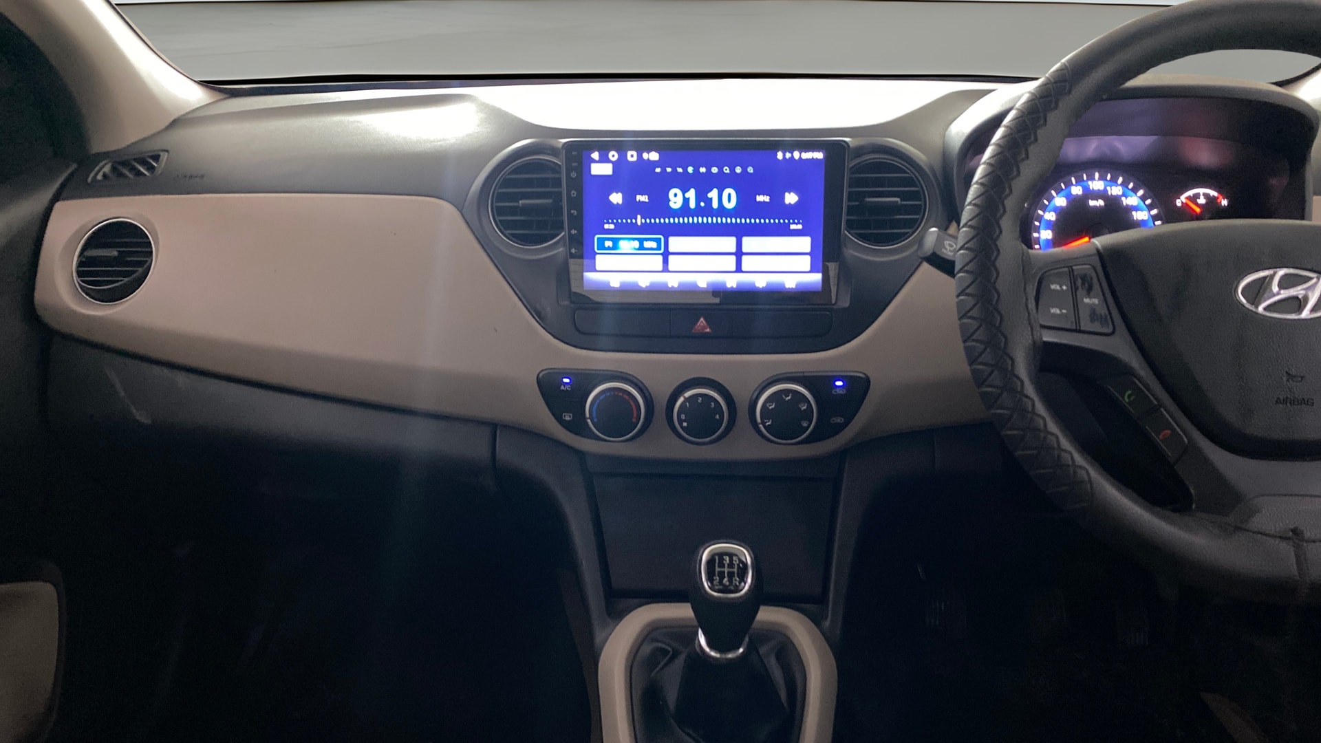 View 2016 Hyundai Xcent SX Petrol Image 17 Used 2016 Hyundai Xcent SX Petrol Image 17