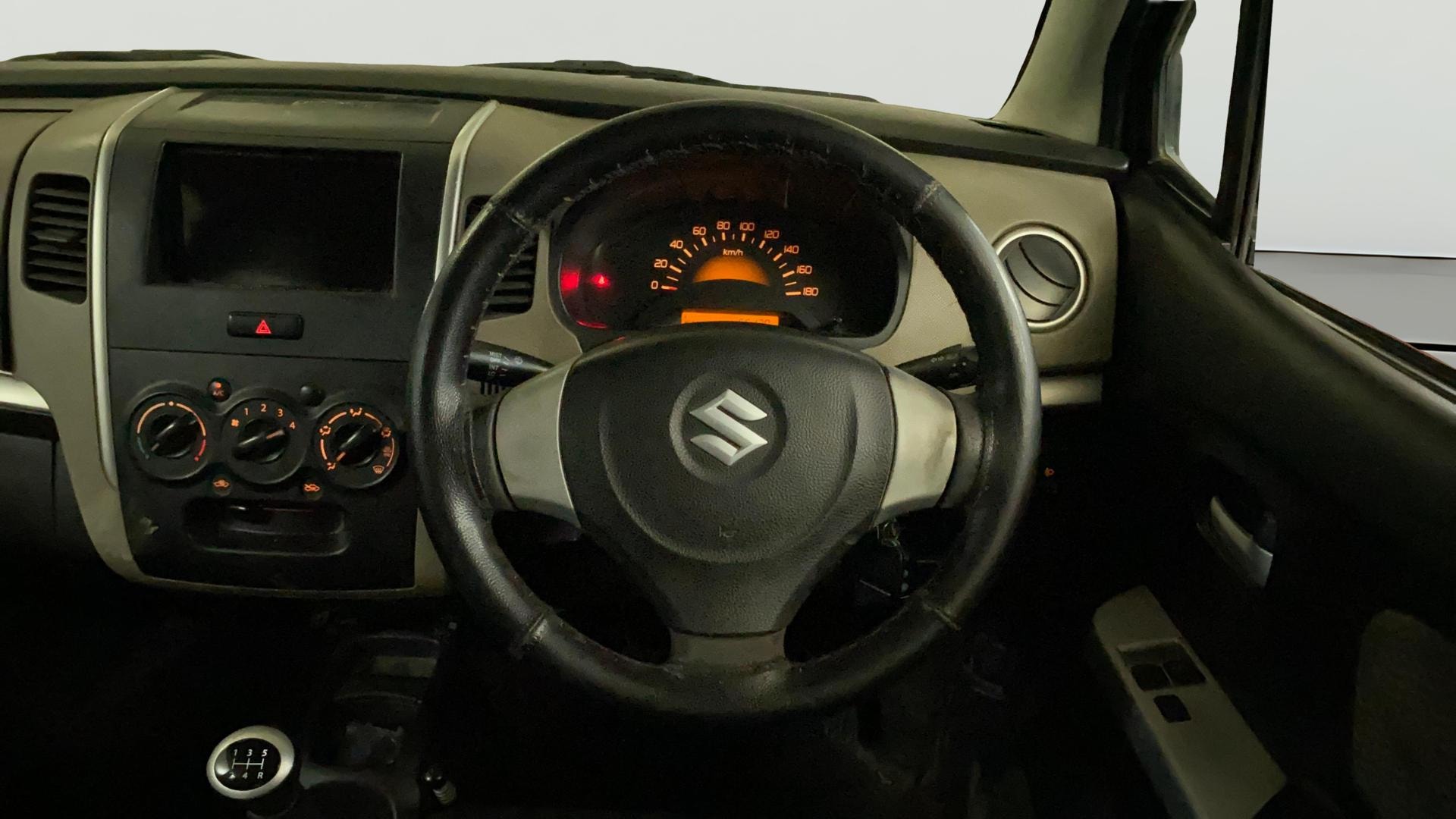 View 2015 Maruti Suzuki 1000 Base Variant Image 20 Used 2015 Maruti Suzuki 1000 Base Variant Image 20