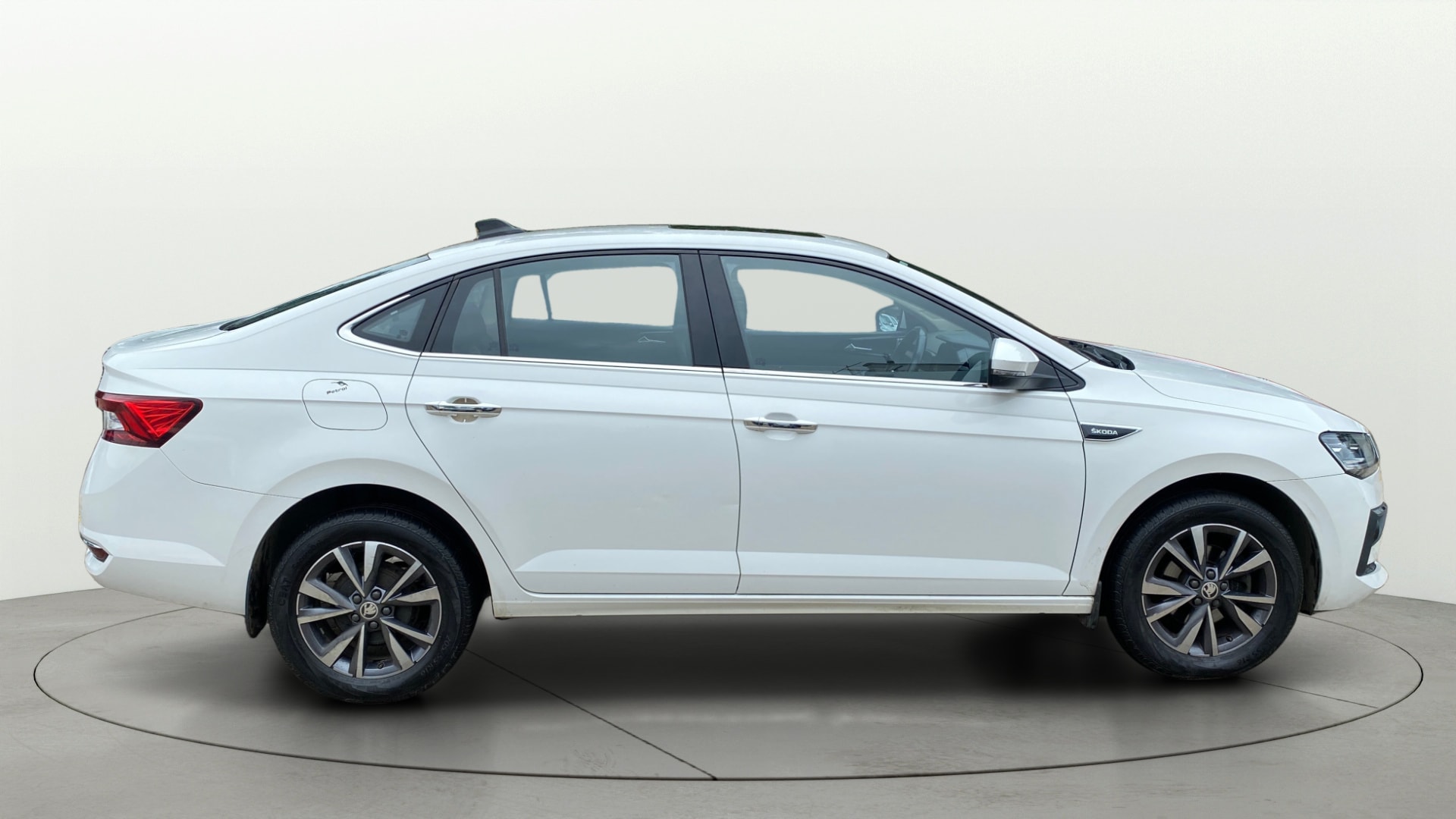 View 2023 Skoda Slavia Style 1.0 TSI MT Image 27 Used 2023 Skoda Slavia Style 1.0 TSI MT Image 27