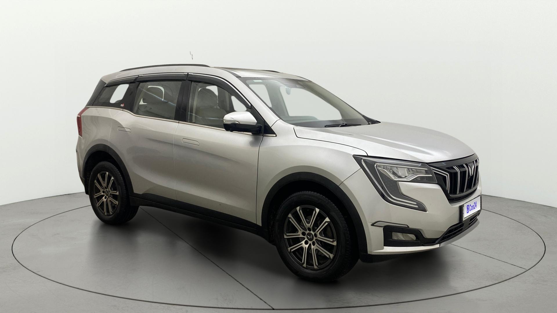 View 2022 Mahindra XUV700 MX Petrol 5 STR Image 15 Used 2022 Mahindra XUV700 MX Petrol 5 STR Image 15