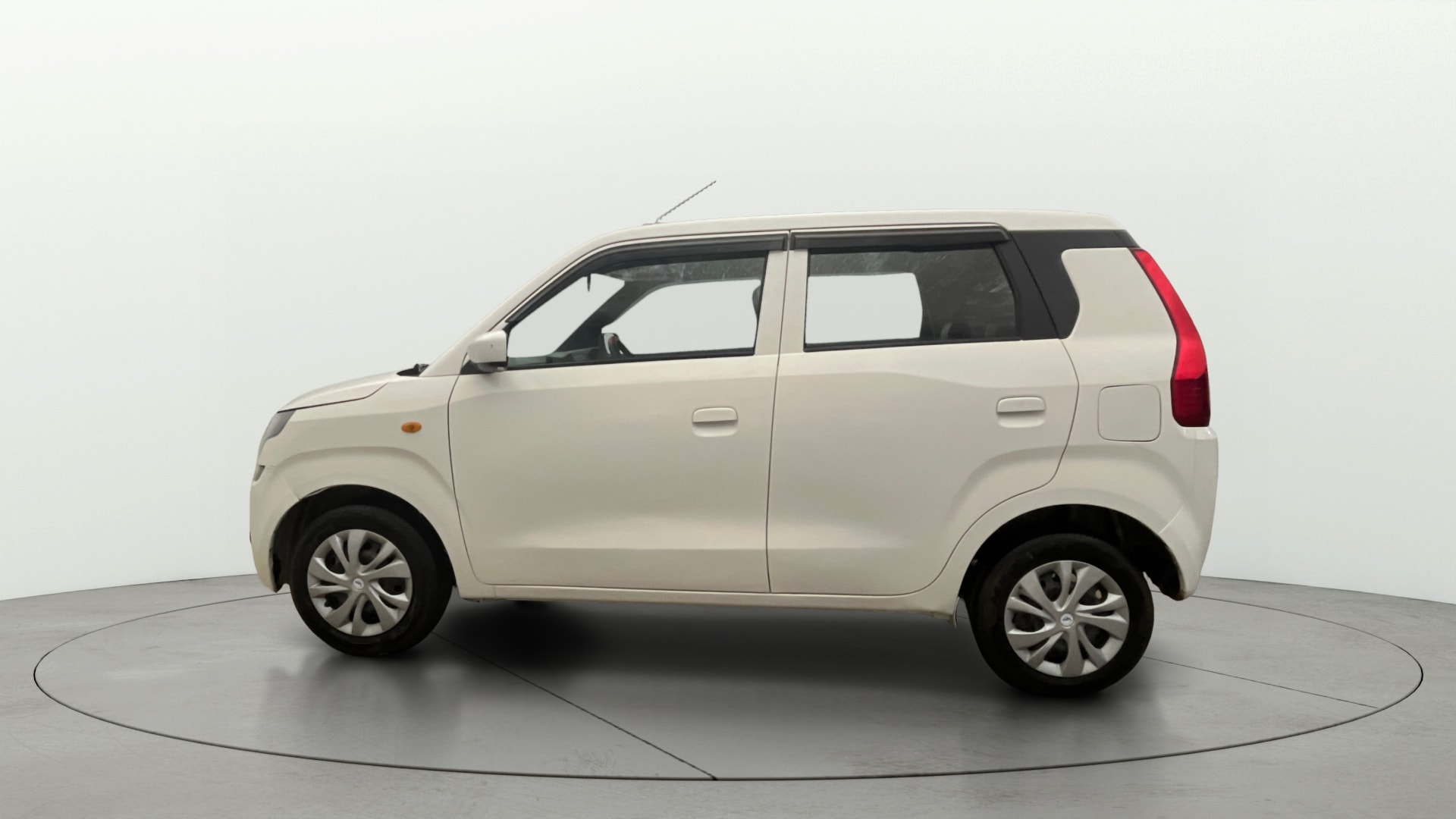 View 2022 Maruti Suzuki 1000 Base Variant Image 24 Used 2022 Maruti Suzuki 1000 Base Variant Image 24