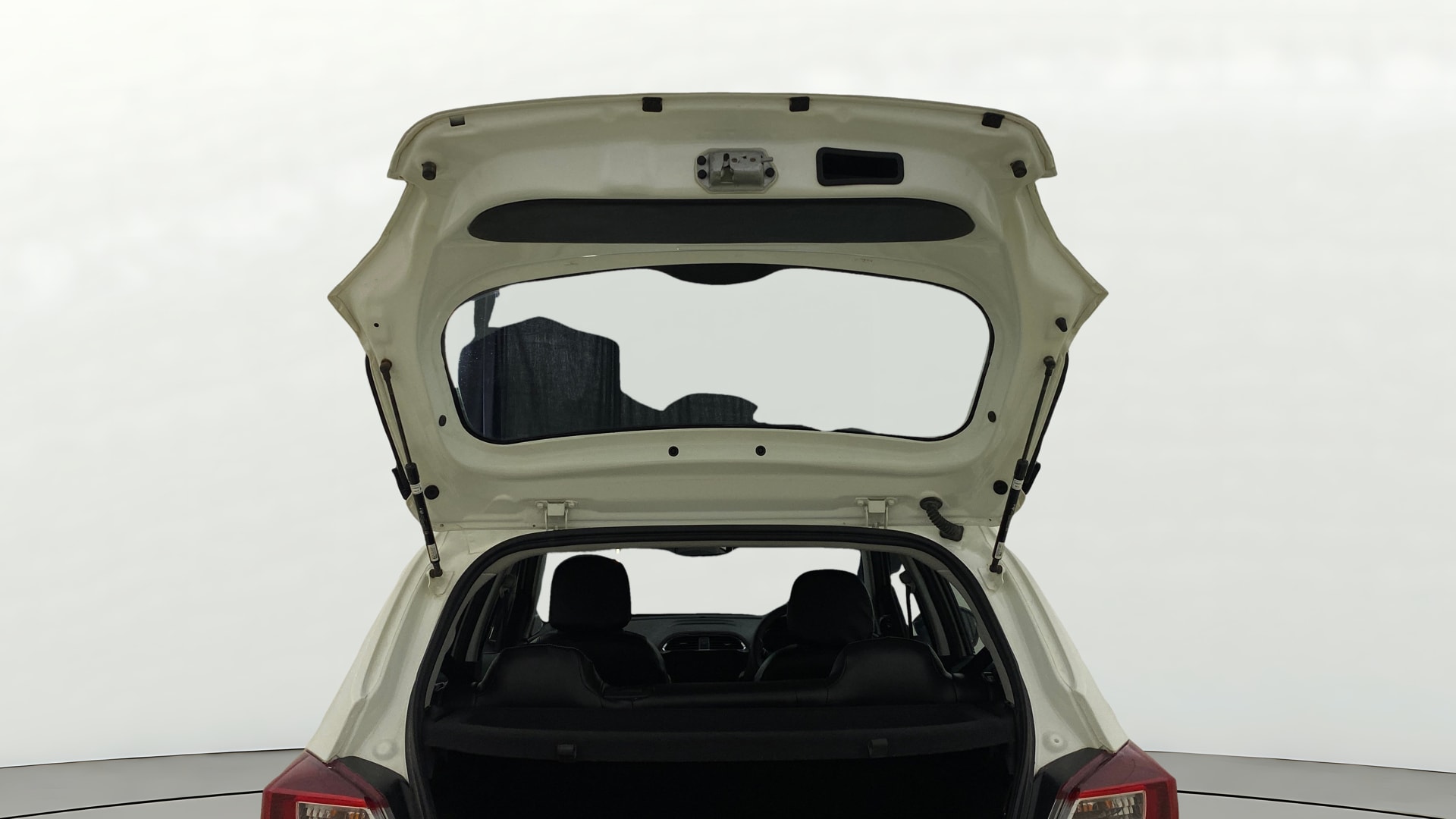 View 2024 Tata Tiago Revotorq XB Image 16 Used 2024 Tata Tiago Revotorq XB Image 16