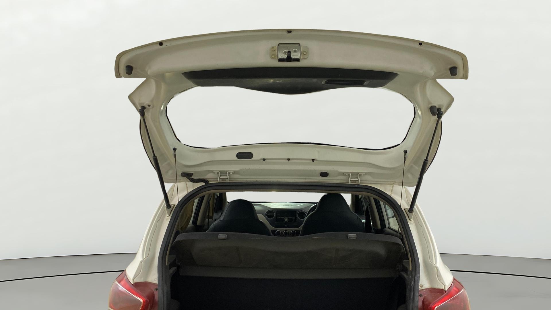 View 2015 Hyundai Grand i10 Magna 1.2 Kappa VTVT Image 16 Used 2015 Hyundai Grand i10 Magna 1.2 Kappa VTVT Image 16