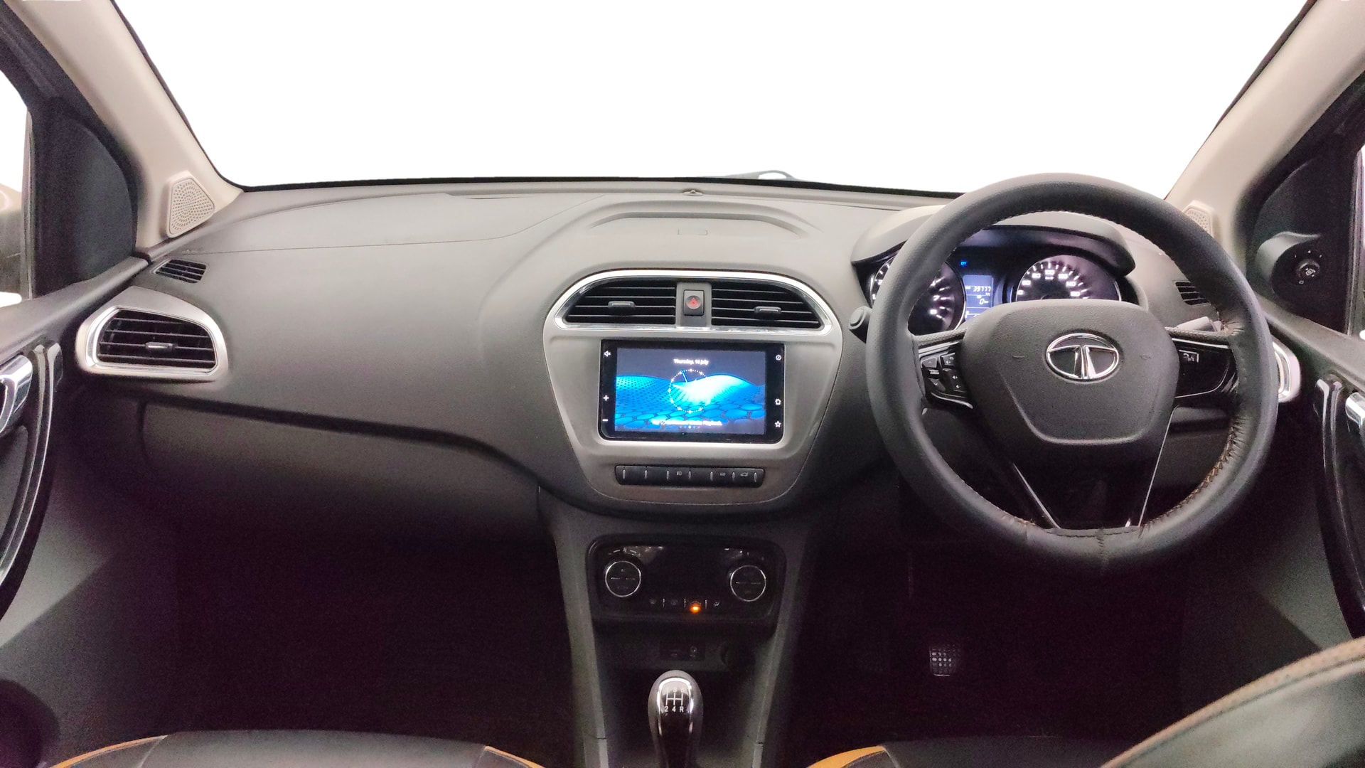 View 2018 Tata Tigor XE Diesel Image 15 Used 2018 Tata Tigor XE Diesel Image 15