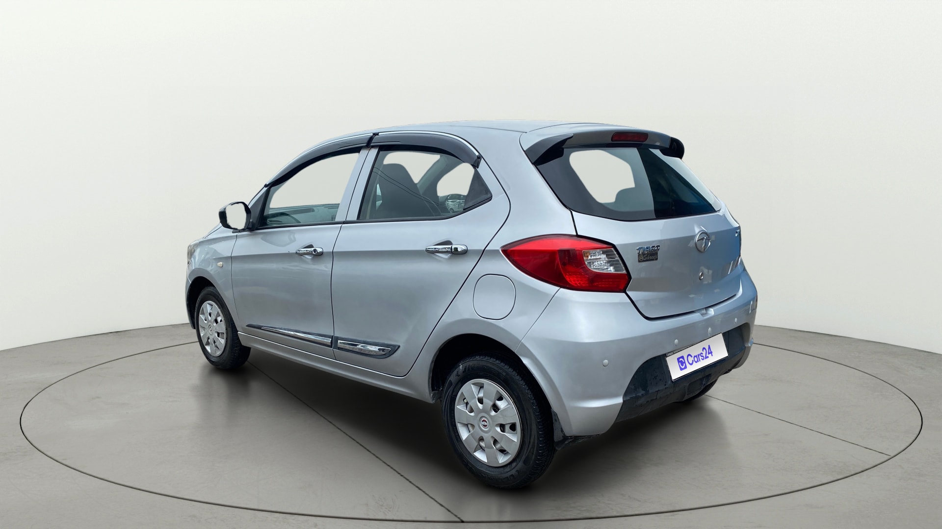 View 2019 Tata Tiago Revotorq XB Image 2 Used 2019 Tata Tiago Revotorq XB Image 2