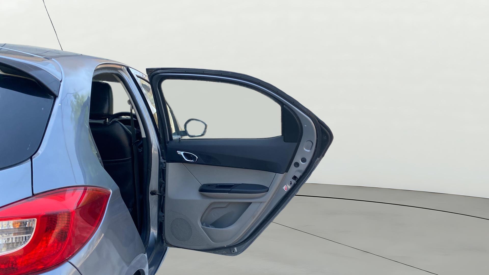 View 2019 Tata Tiago Revotorq XB Image 8 Used 2019 Tata Tiago Revotorq XB Image 8
